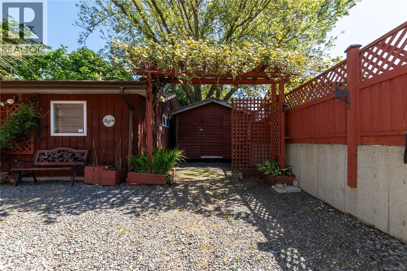 8071 Queen St - 31