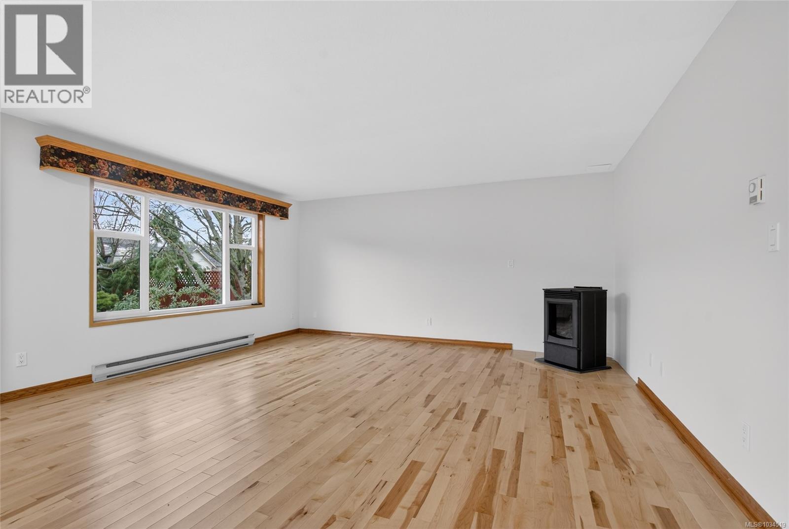 8071 Queen St - 44