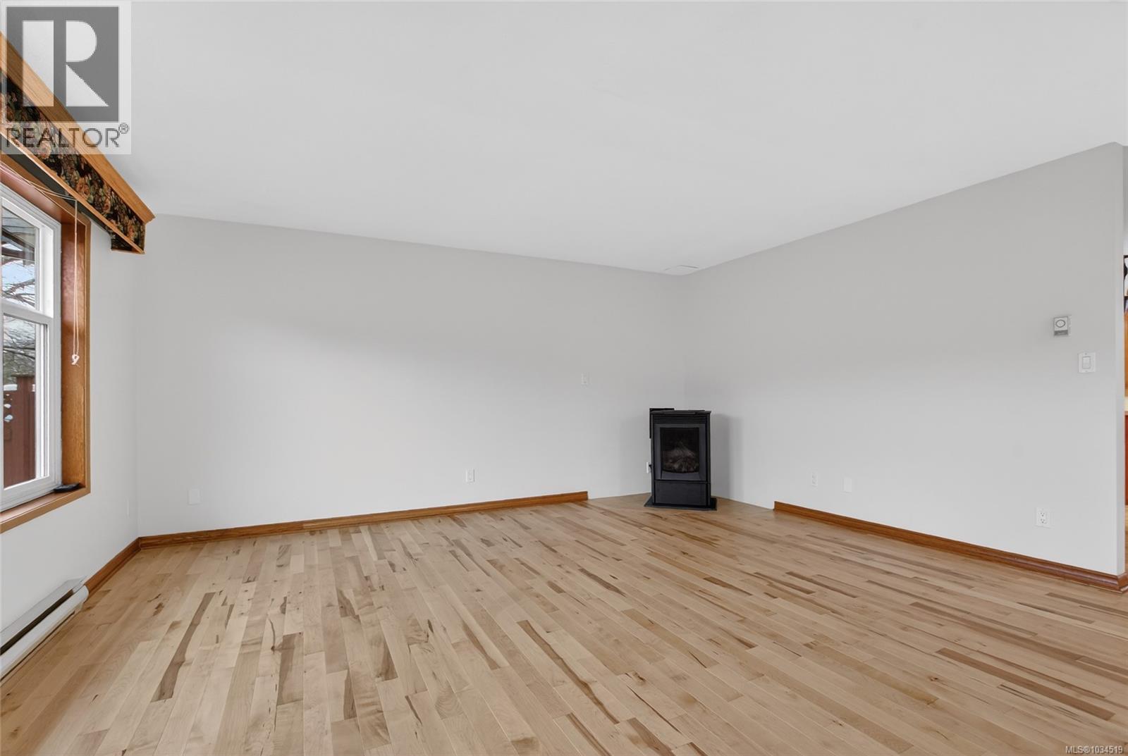 8071 Queen St - 45