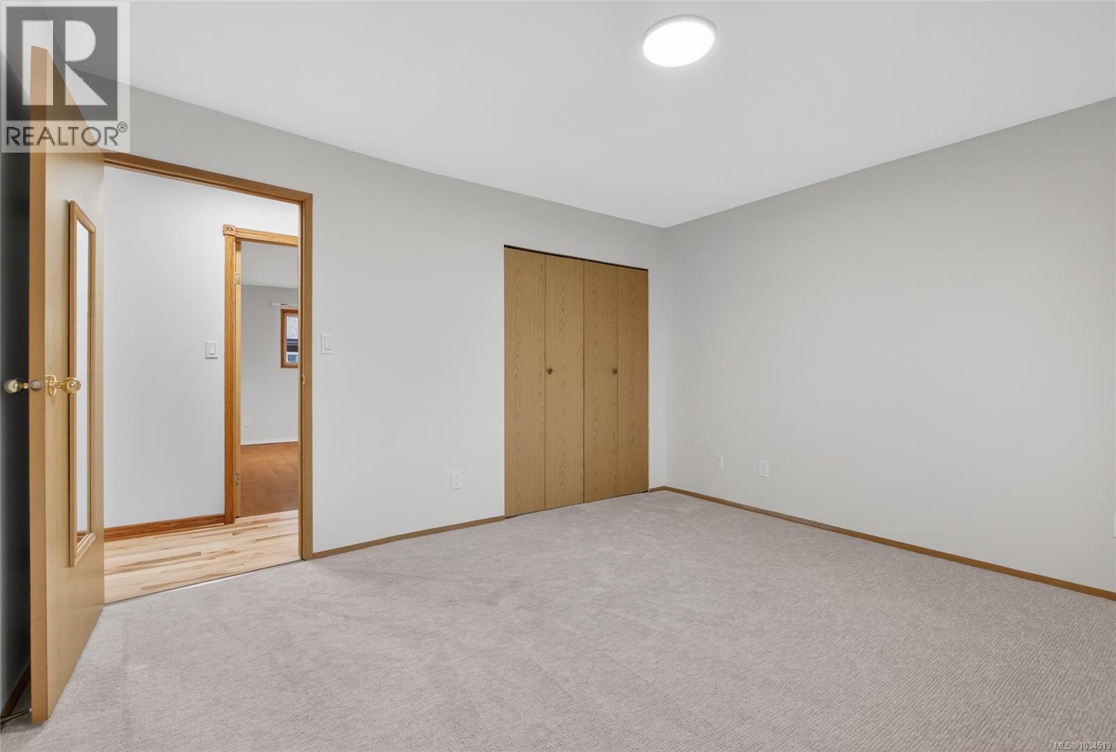 8071 Queen St - 53