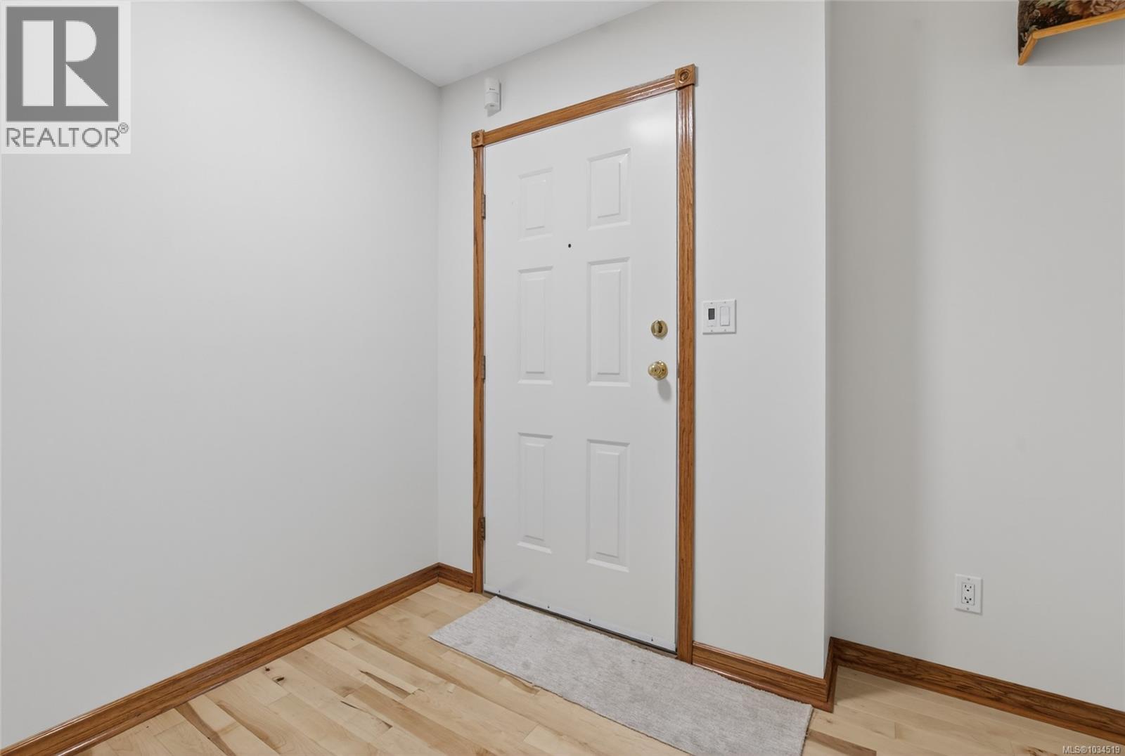 8071 Queen St - 66