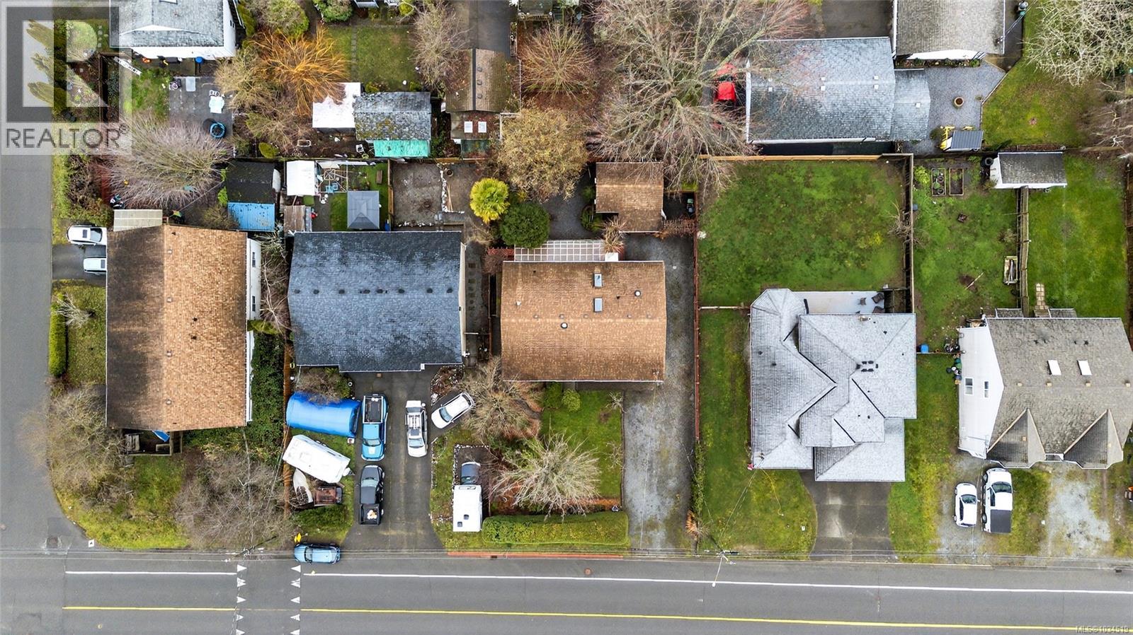 8071 Queen St - 7