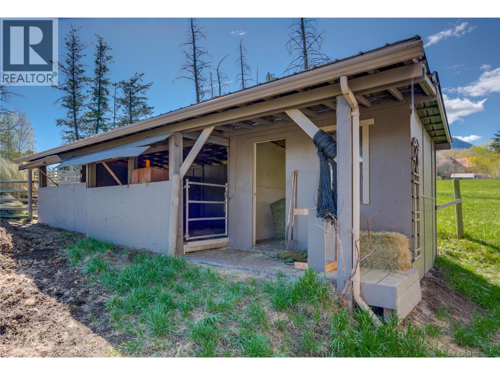 5360 Learmouth Road - 24