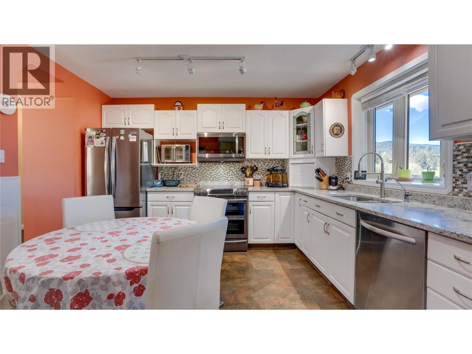 5360 Learmouth Road - 34
