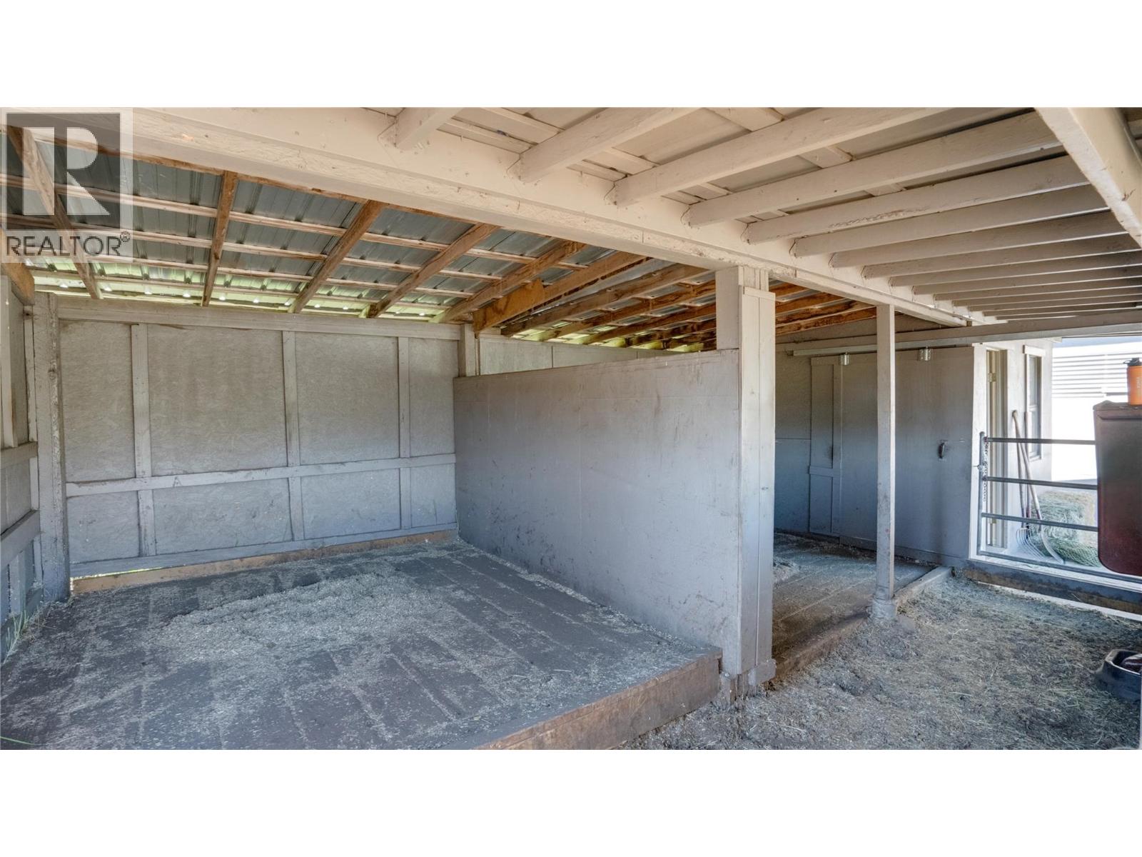 5360 Learmouth Road - 23