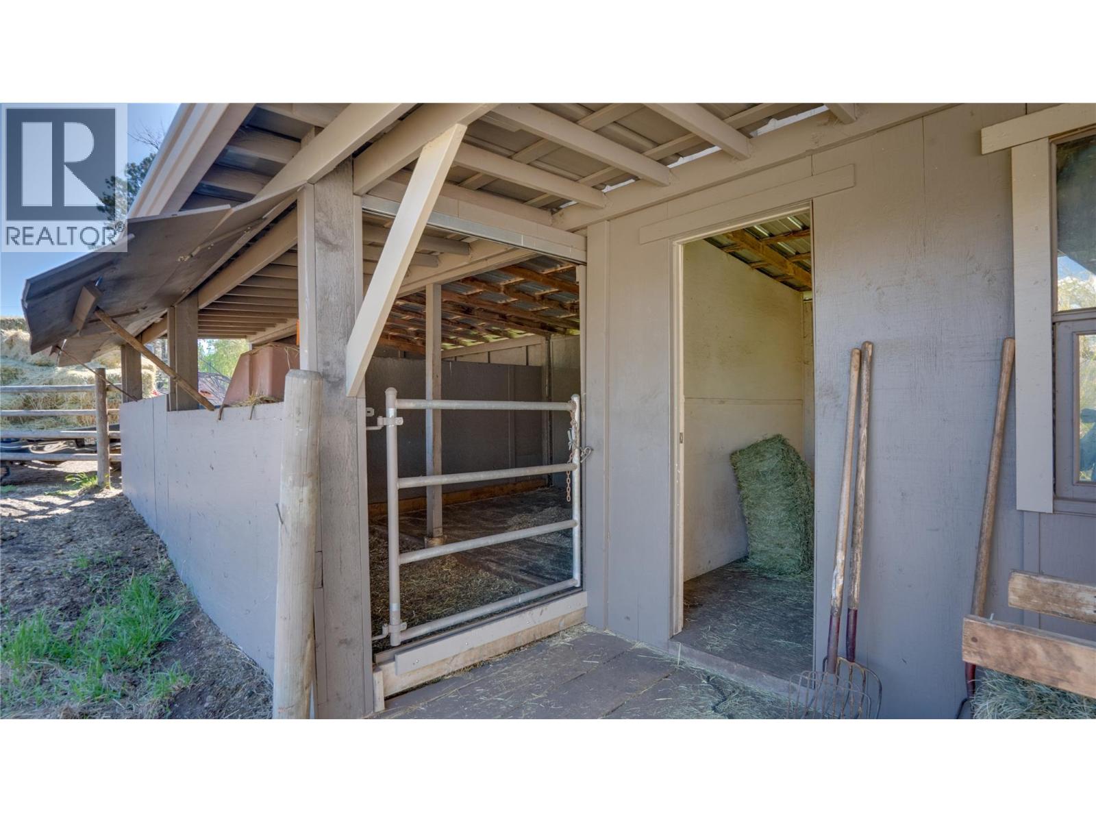 5360 Learmouth Road - 22