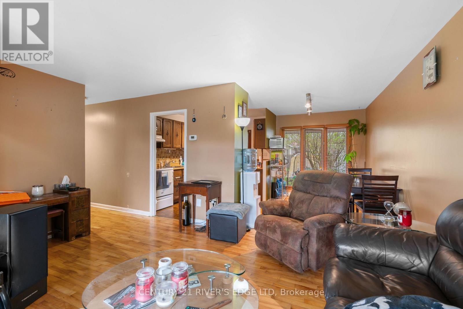 54 LOYALIST STREET - 10