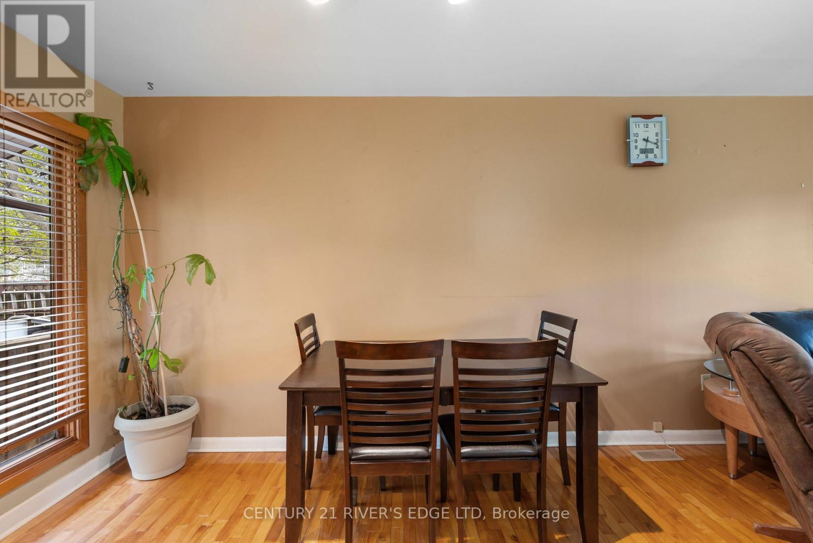 54 LOYALIST STREET - 11