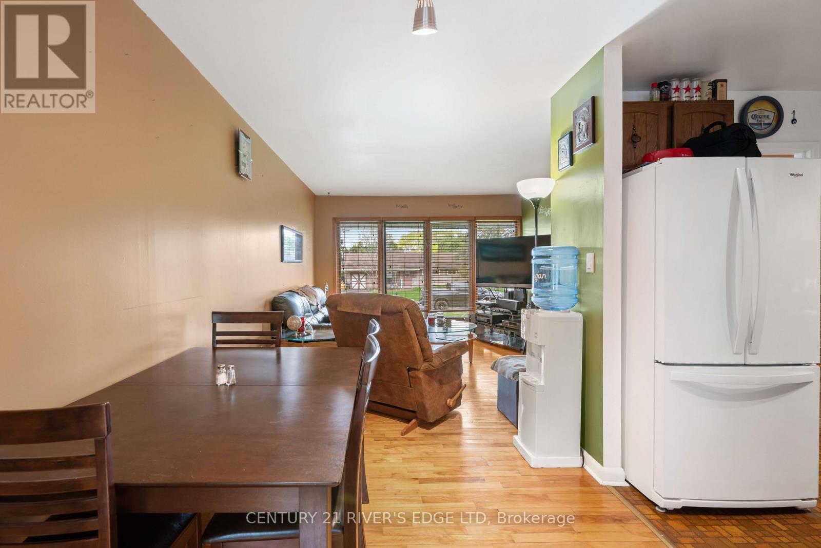 54 LOYALIST STREET - 12