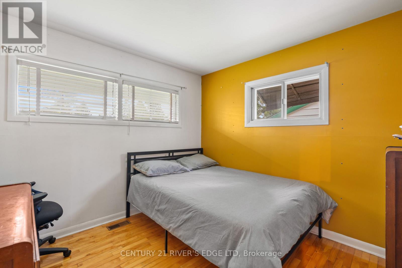 54 LOYALIST STREET - 13