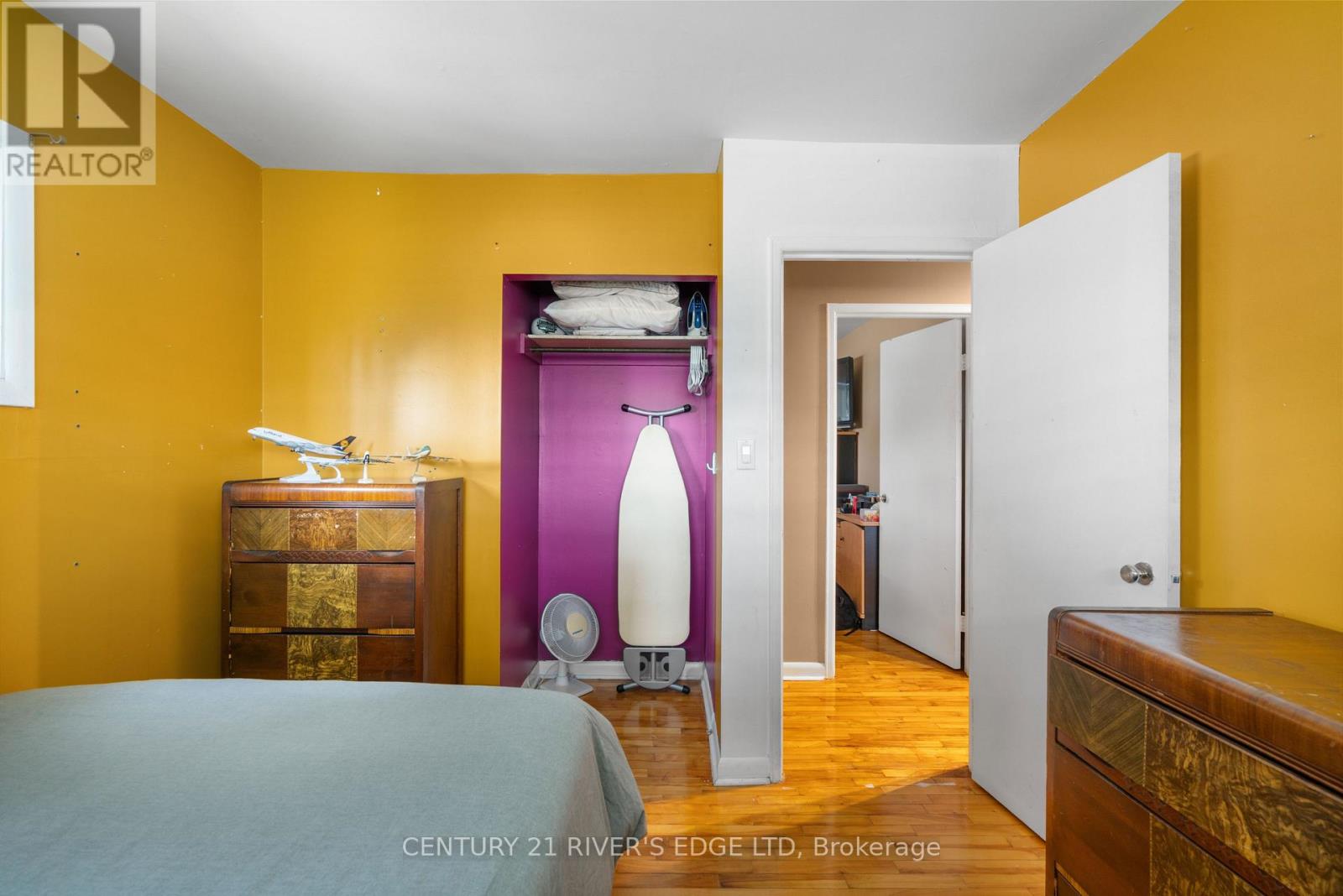54 LOYALIST STREET - 14