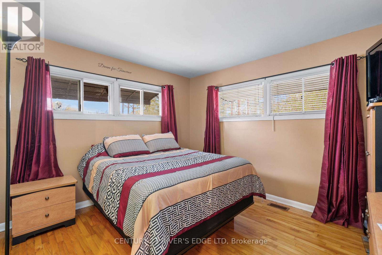 54 LOYALIST STREET - 15