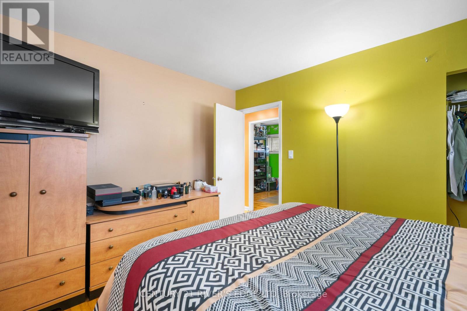 54 LOYALIST STREET - 16