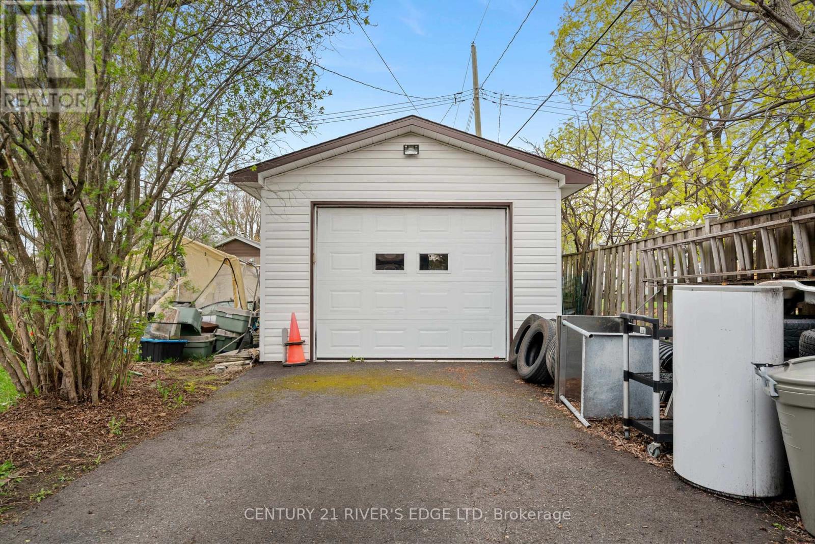 54 LOYALIST STREET - 24
