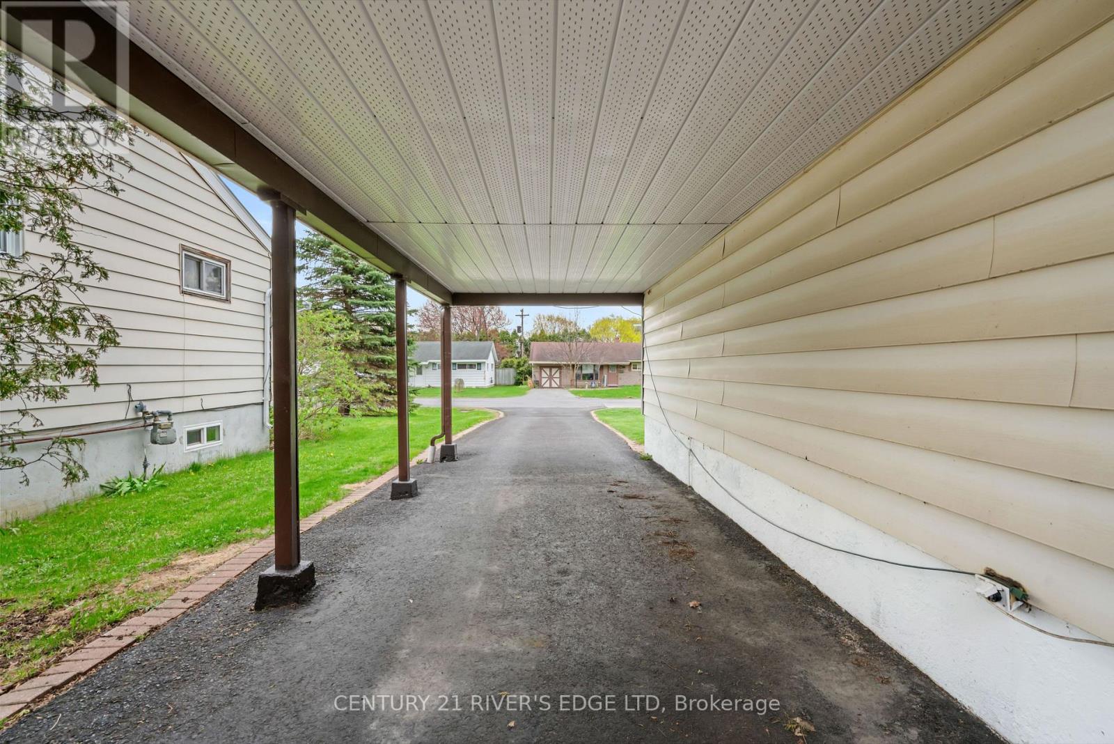 54 LOYALIST STREET - 27