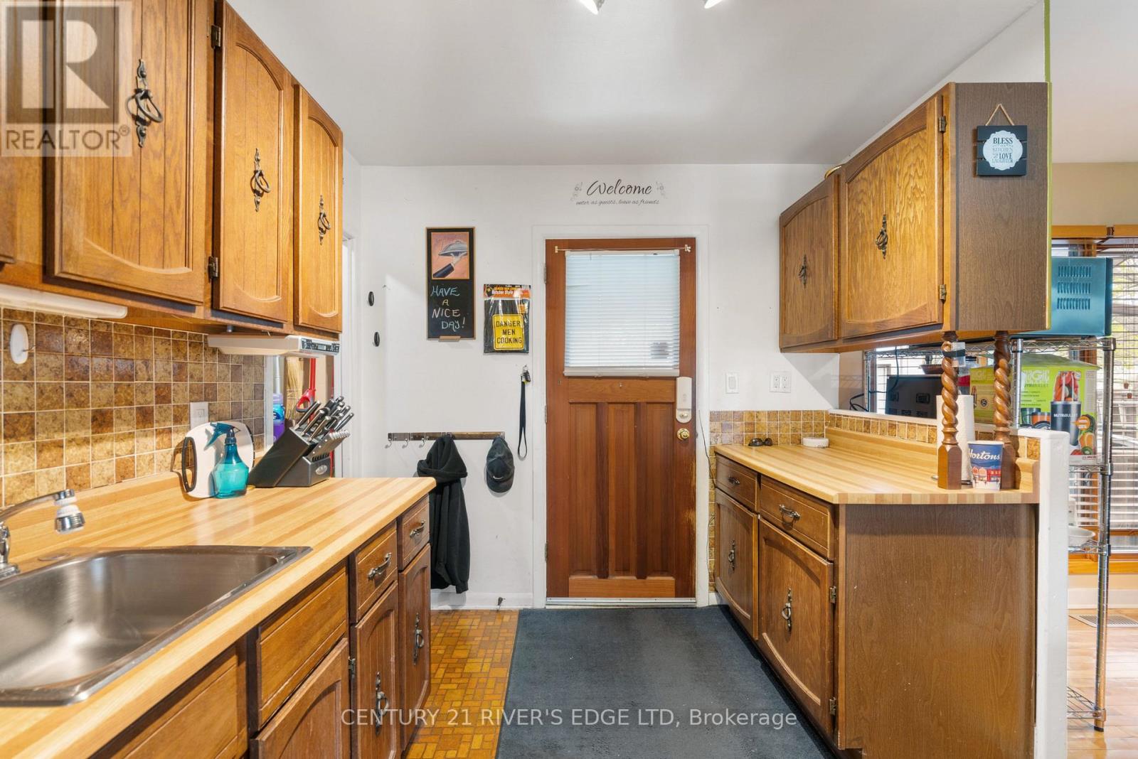 54 LOYALIST STREET - 4