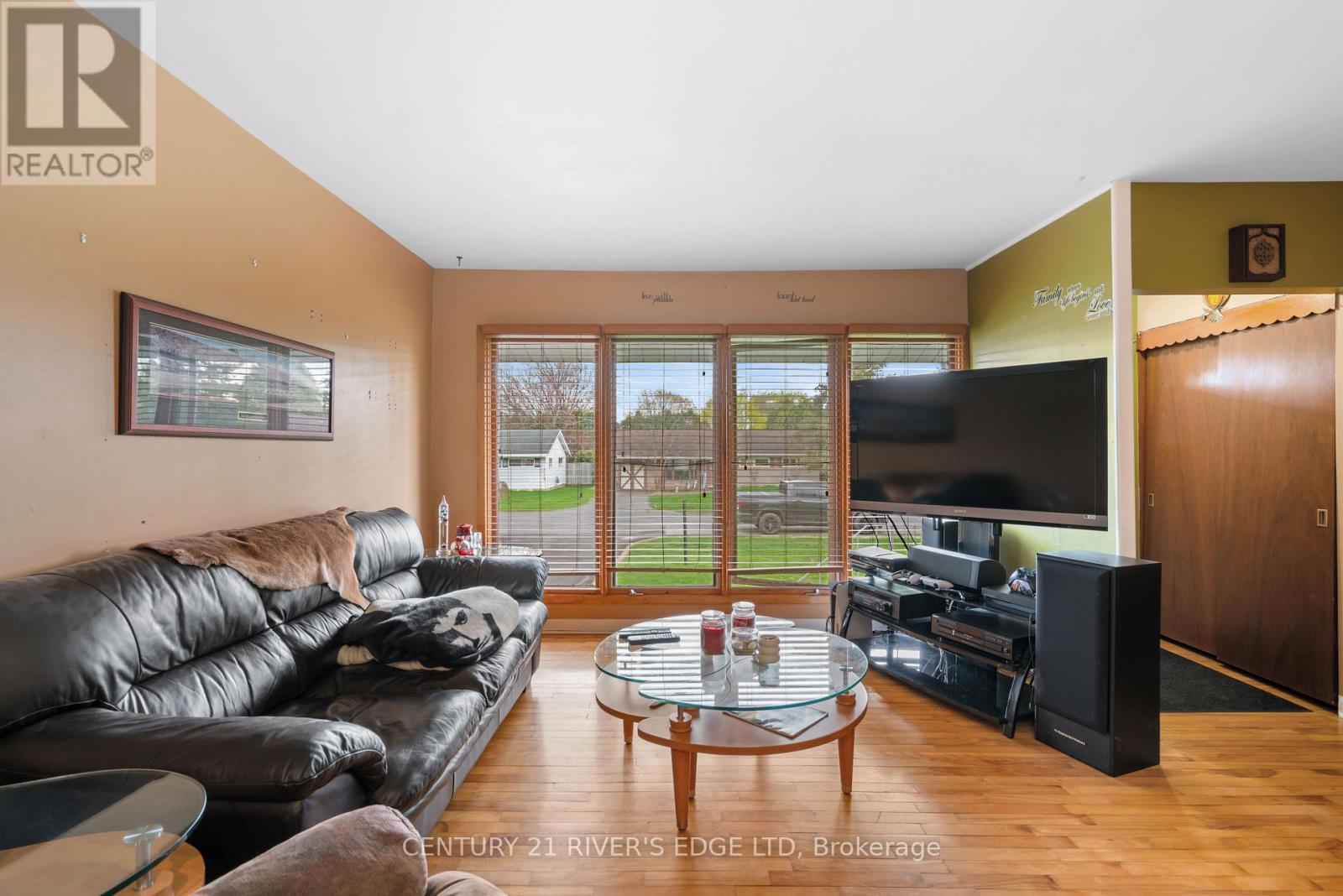 54 LOYALIST STREET - 7