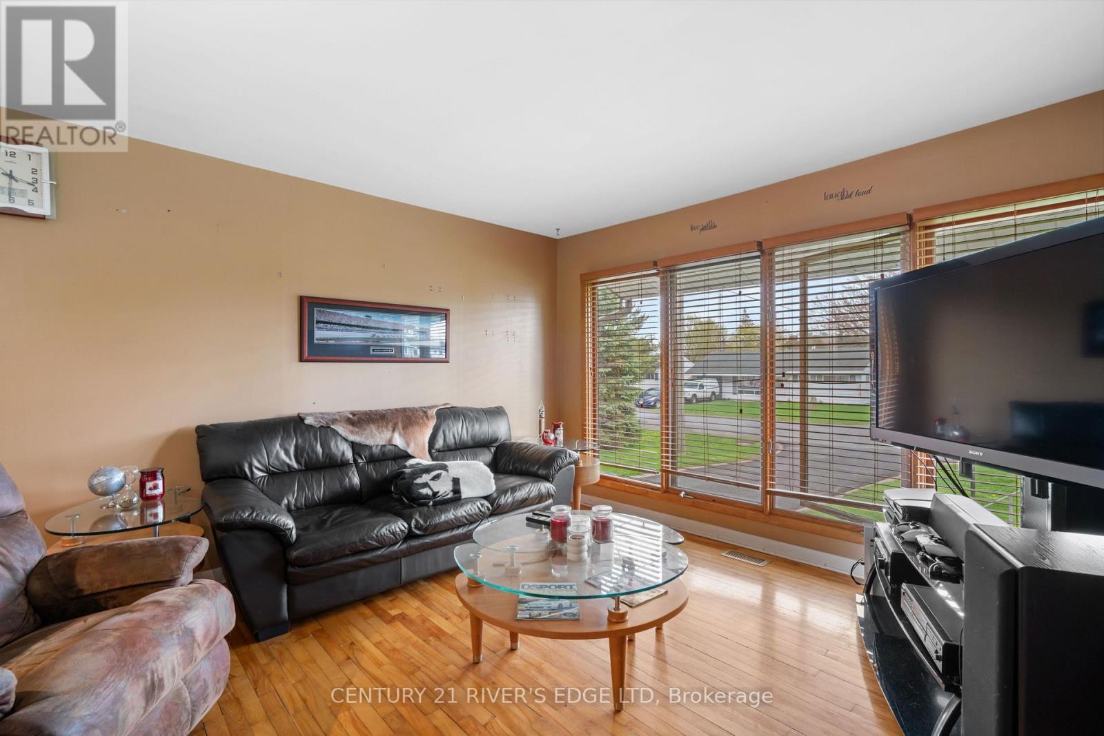 54 LOYALIST STREET - 8