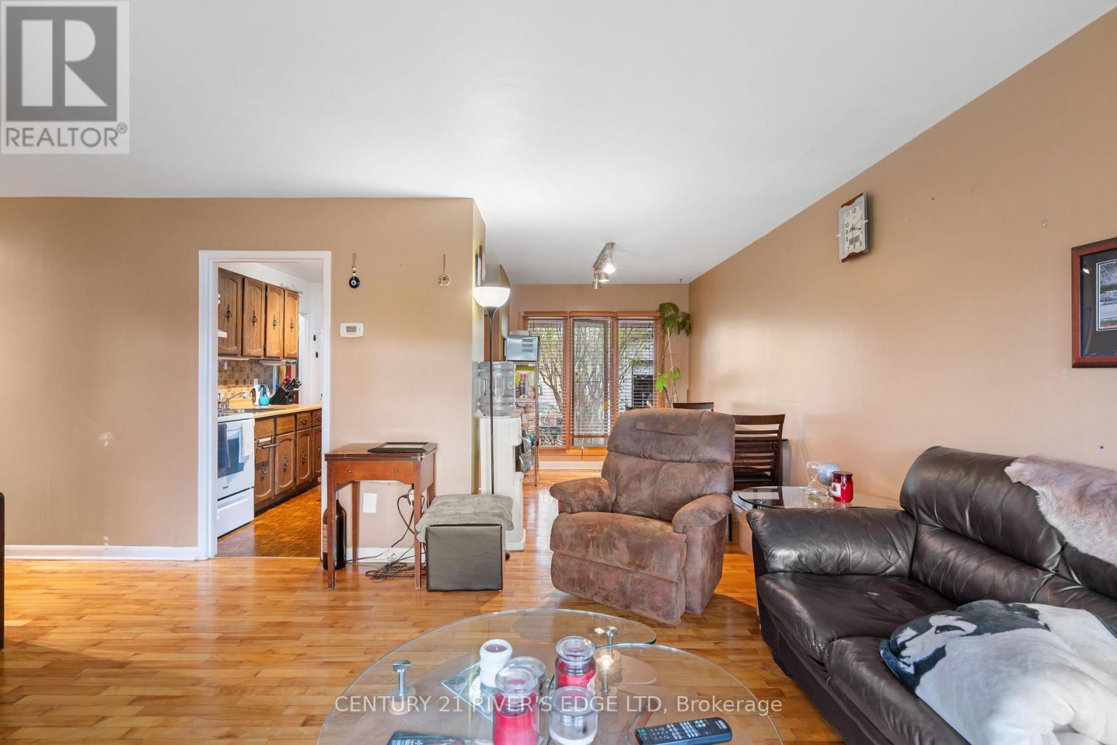 54 LOYALIST STREET - 9