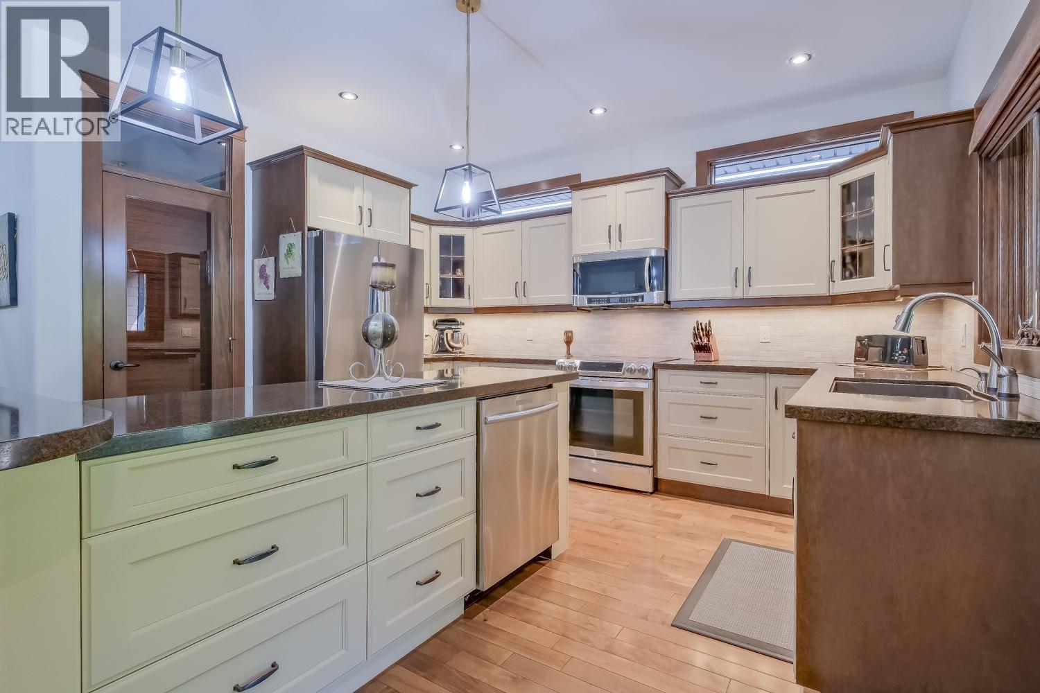 4450 Gordon Drive Unit# 137, Kelowna