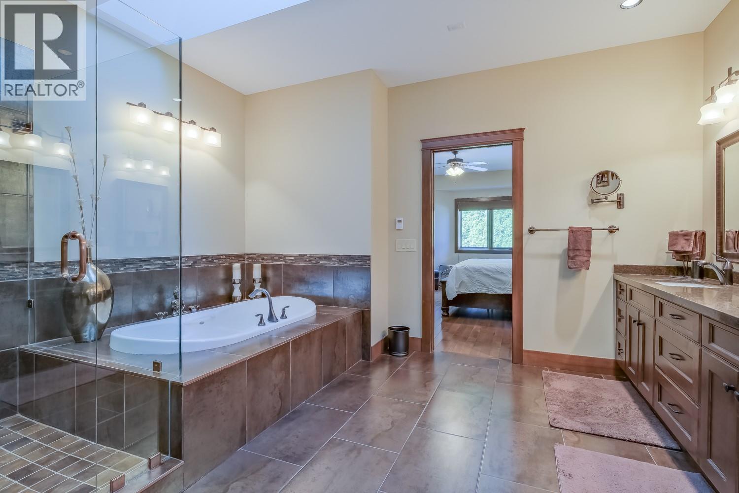 4450 Gordon Drive Unit# 137, Kelowna