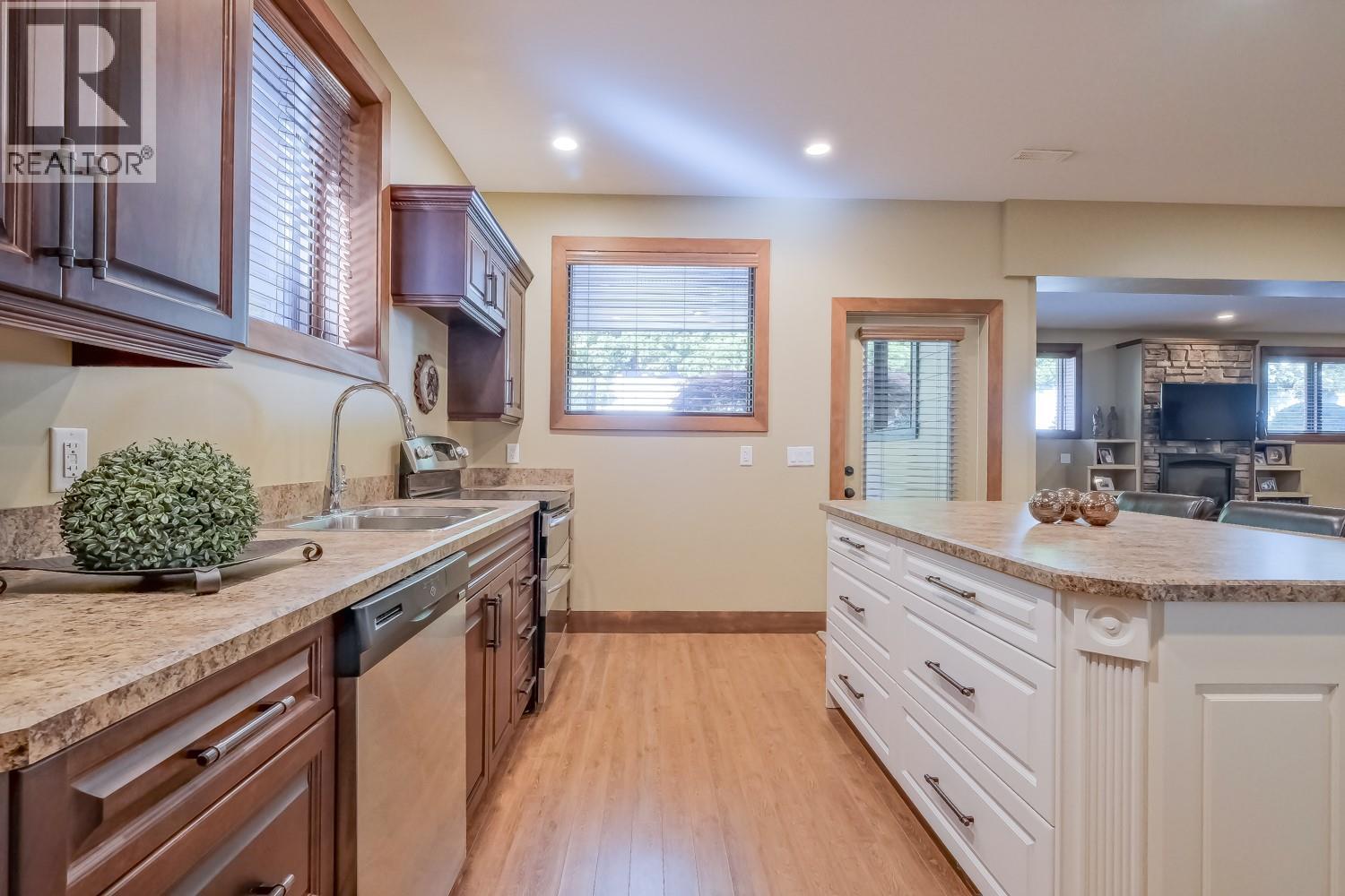 4450 Gordon Drive Unit# 137, Kelowna