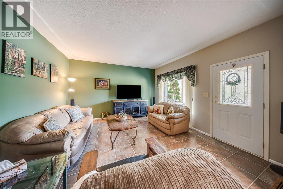 1239 Third Avenue, Trail