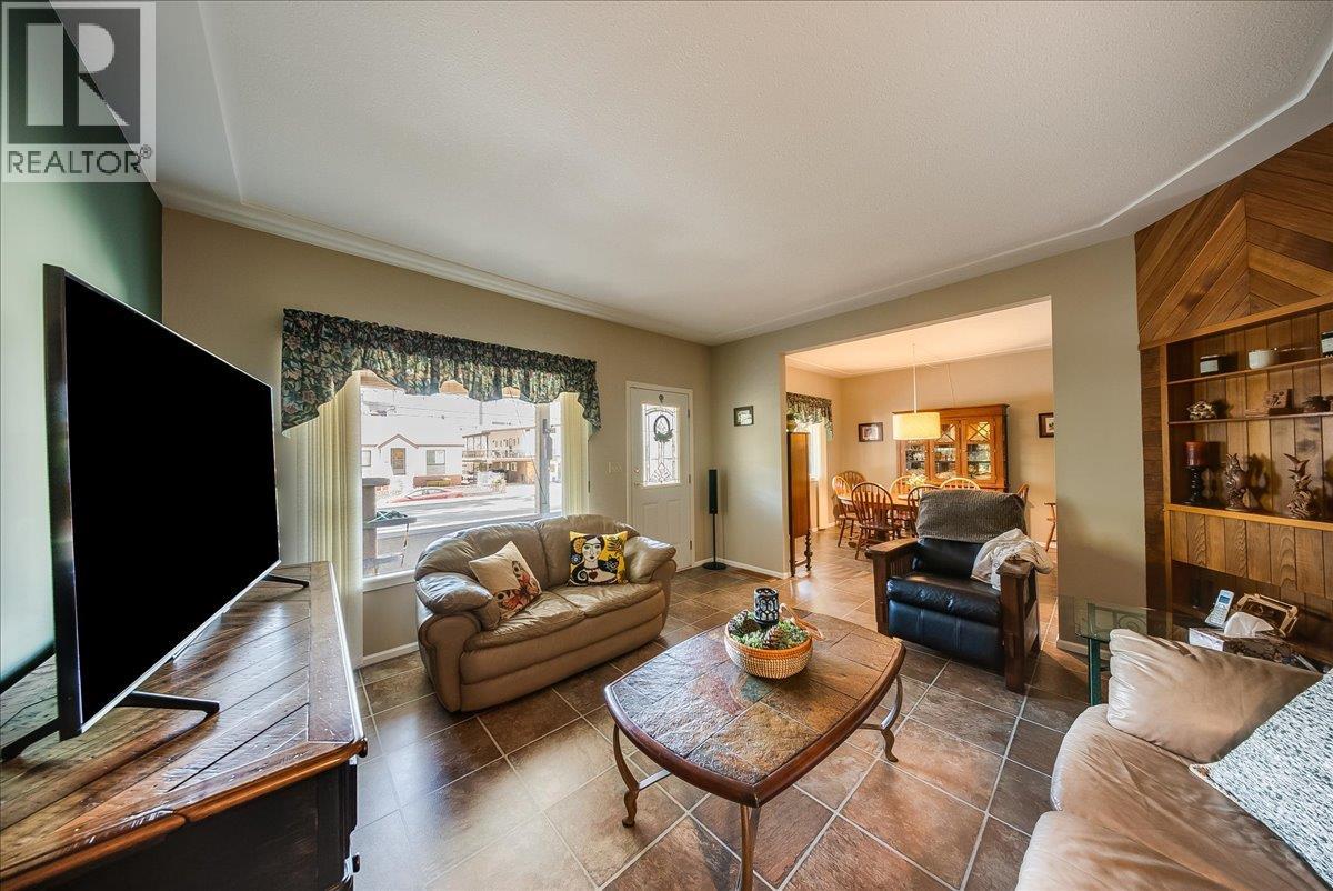 1239 Third Avenue, Trail