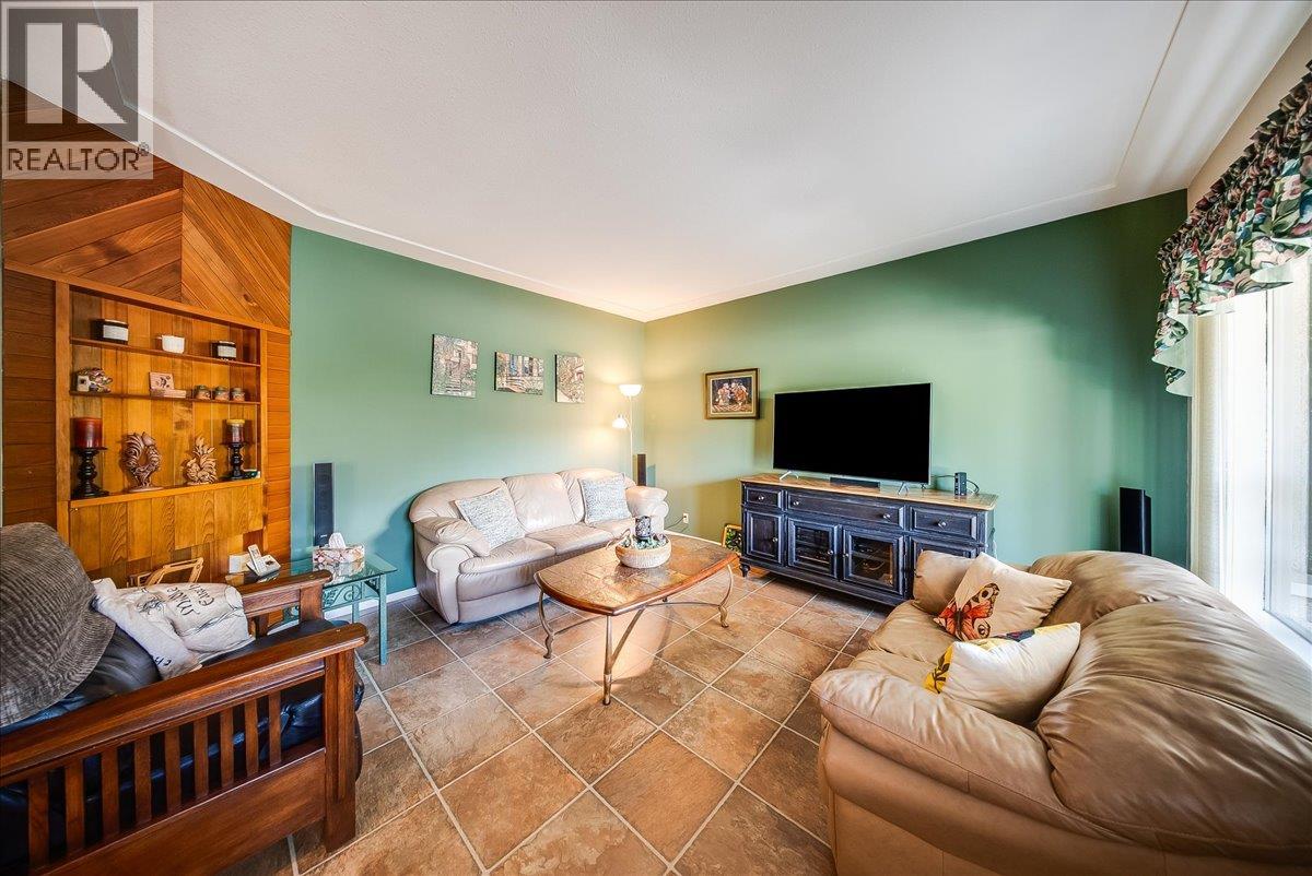 1239 Third Avenue, Trail