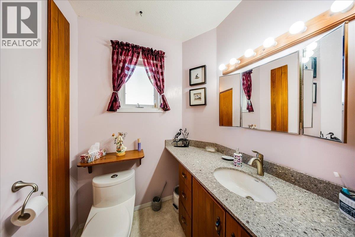 1239 Third Avenue, Trail