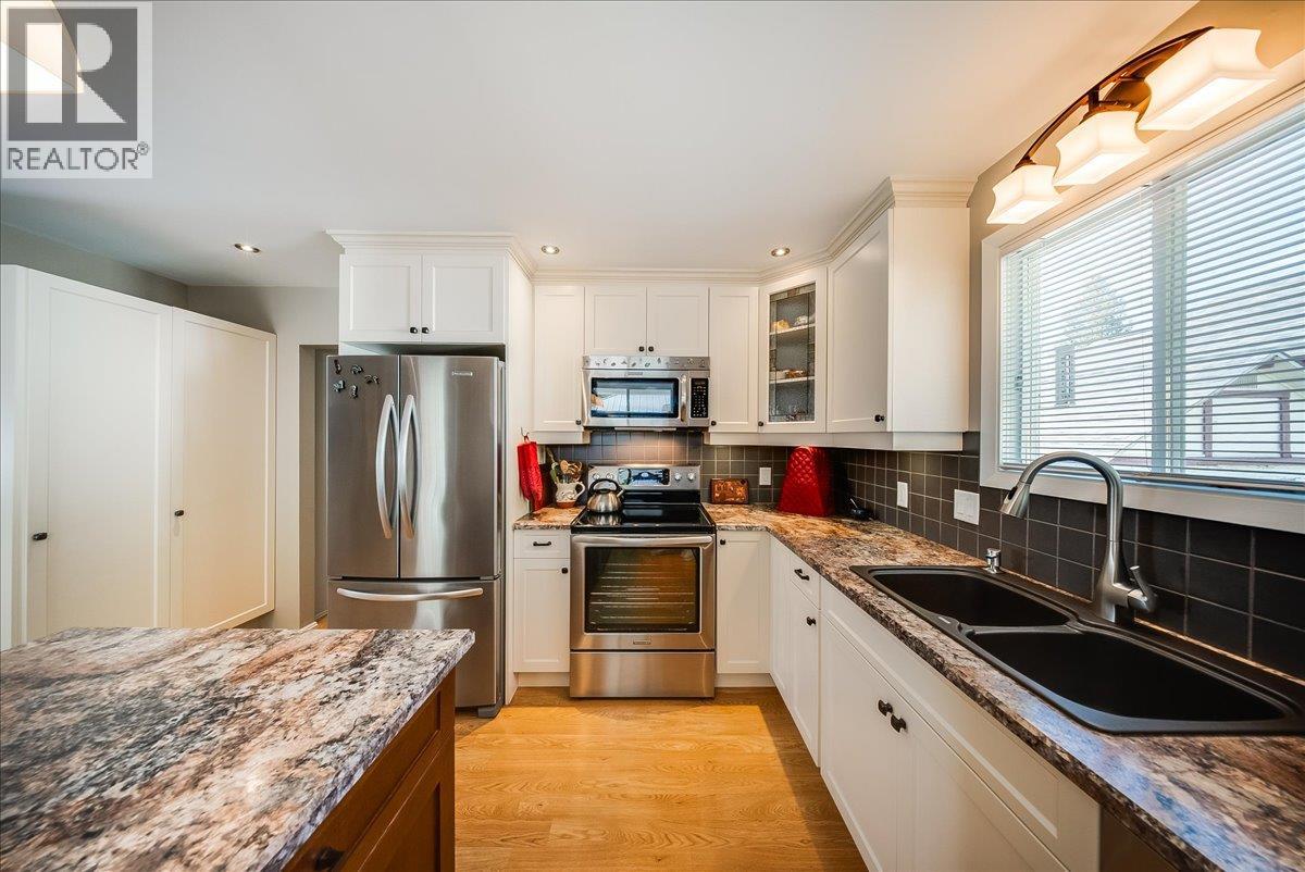 1239 Third Avenue, Trail