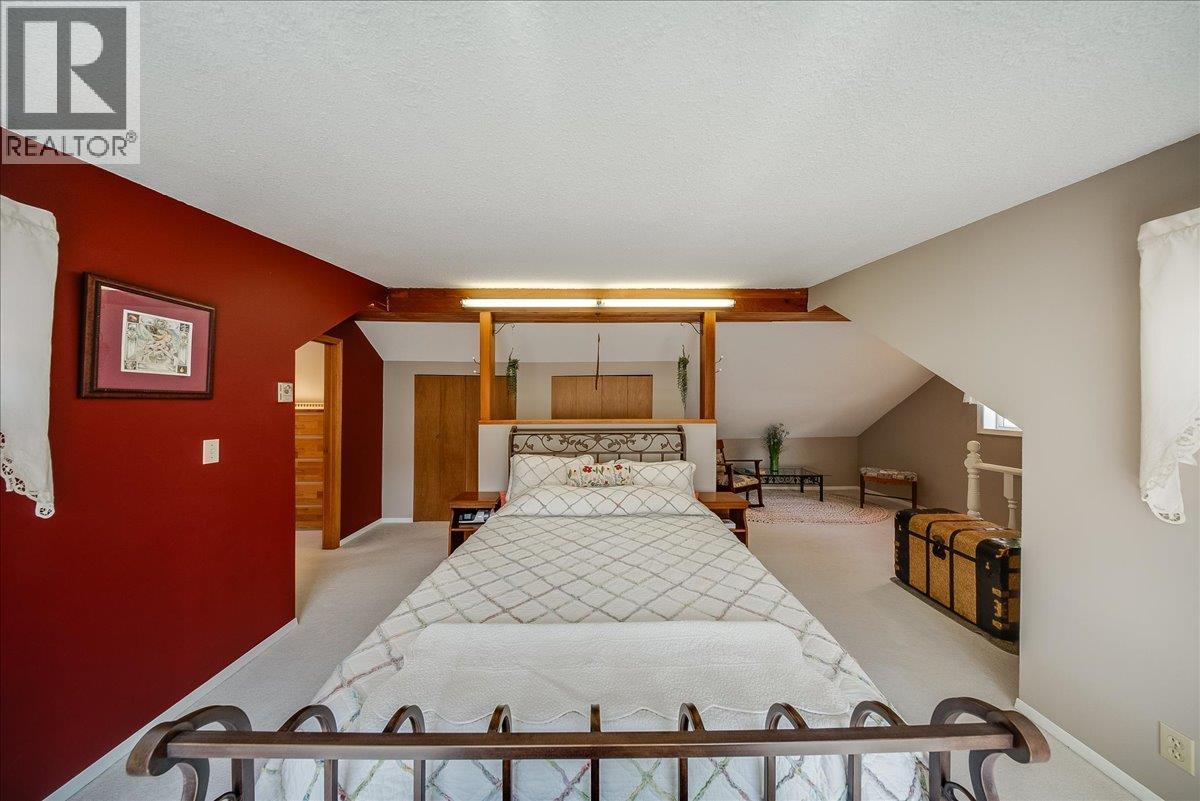 1239 Third Avenue, Trail