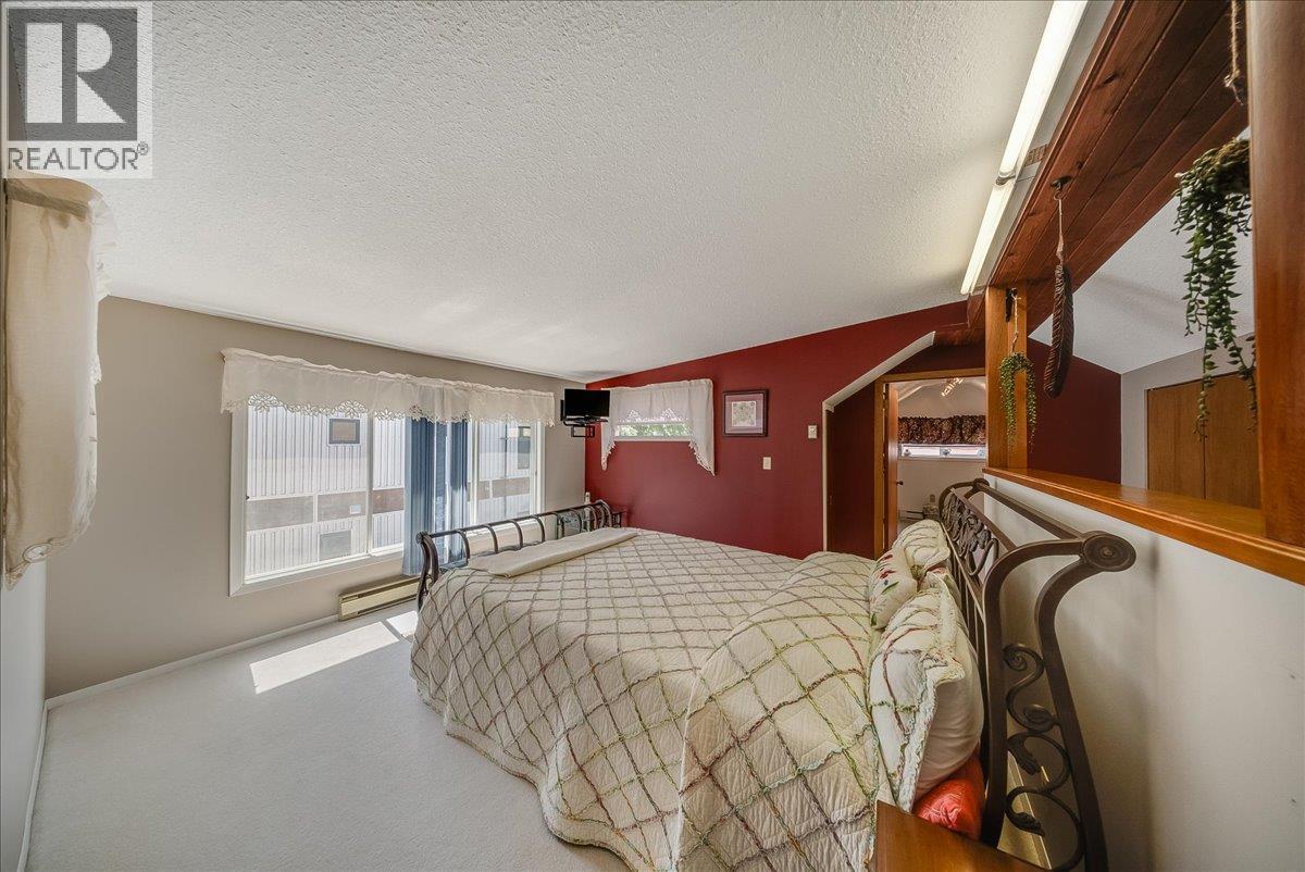 1239 Third Avenue, Trail