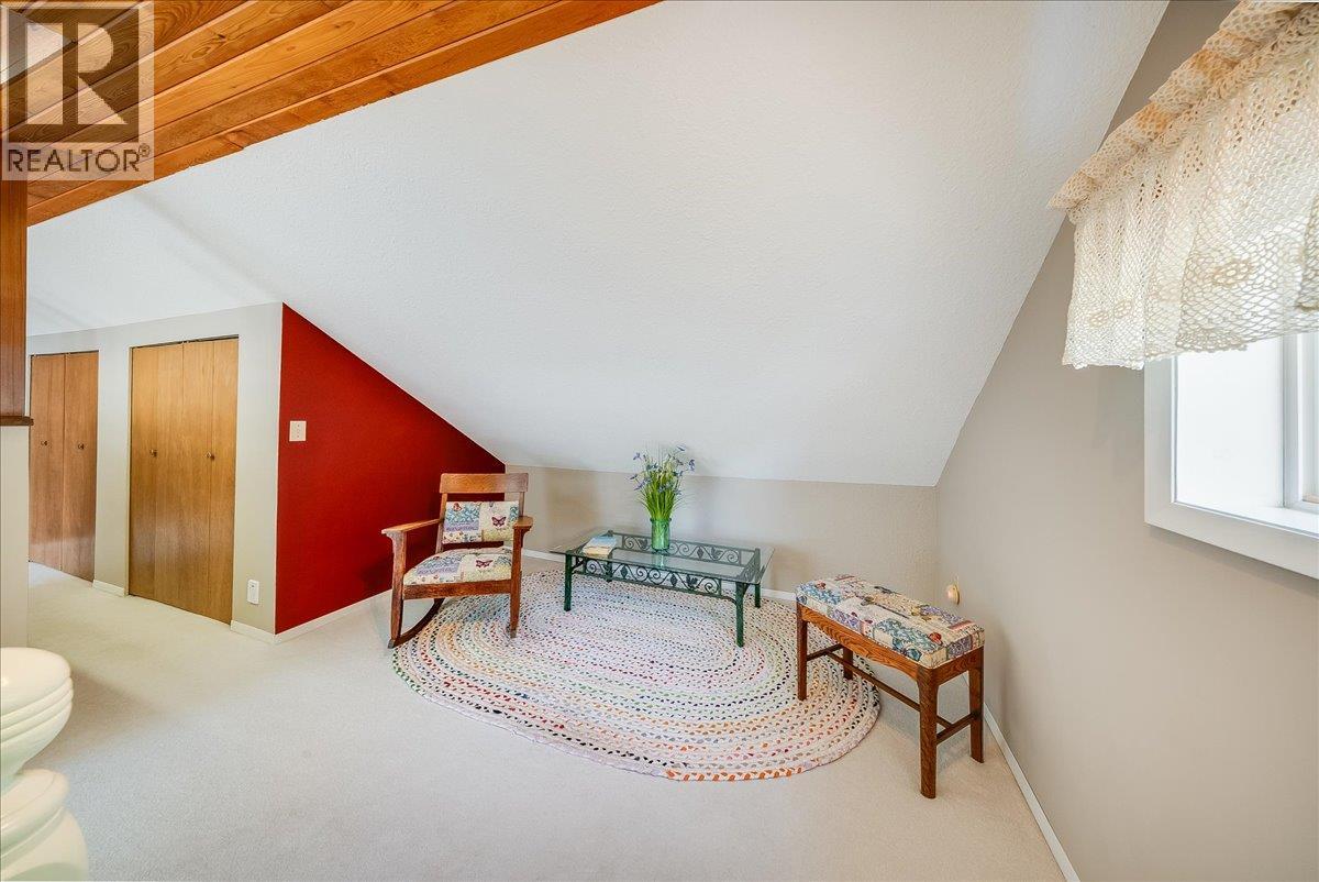 1239 Third Avenue, Trail