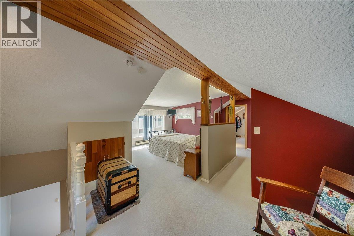 1239 Third Avenue, Trail