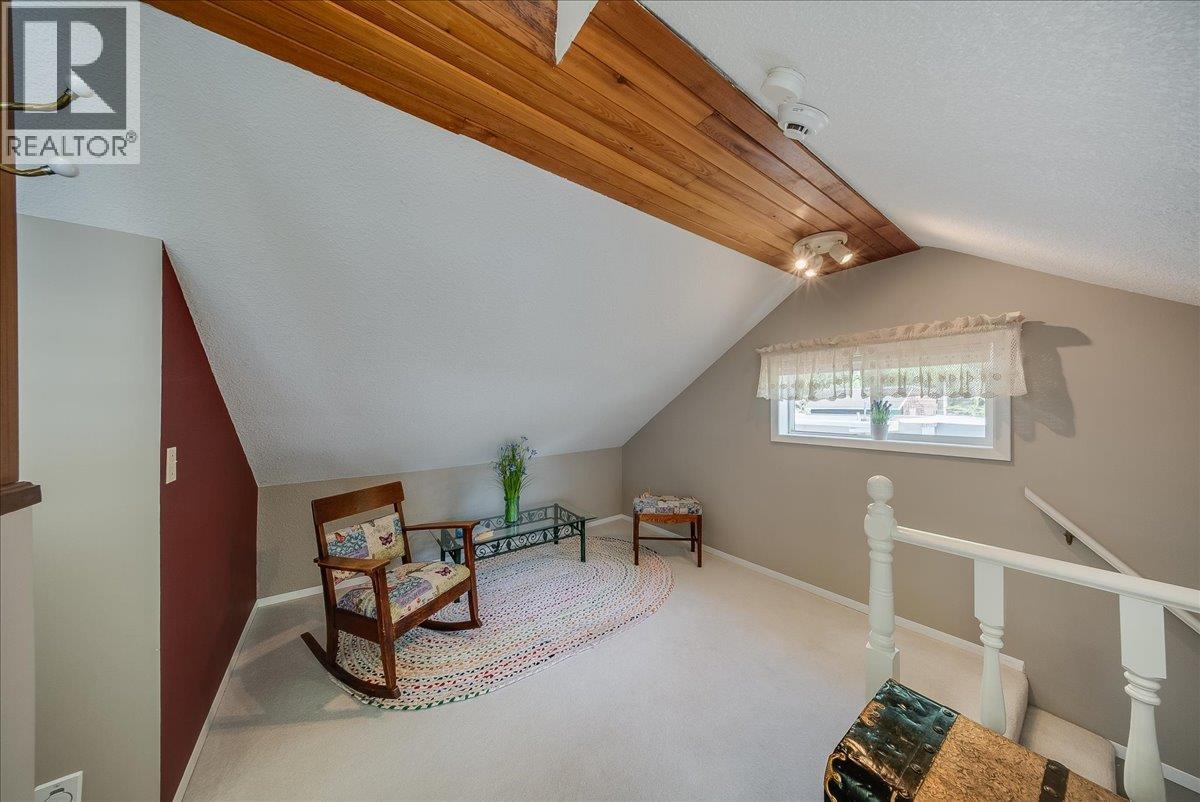 1239 Third Avenue, Trail