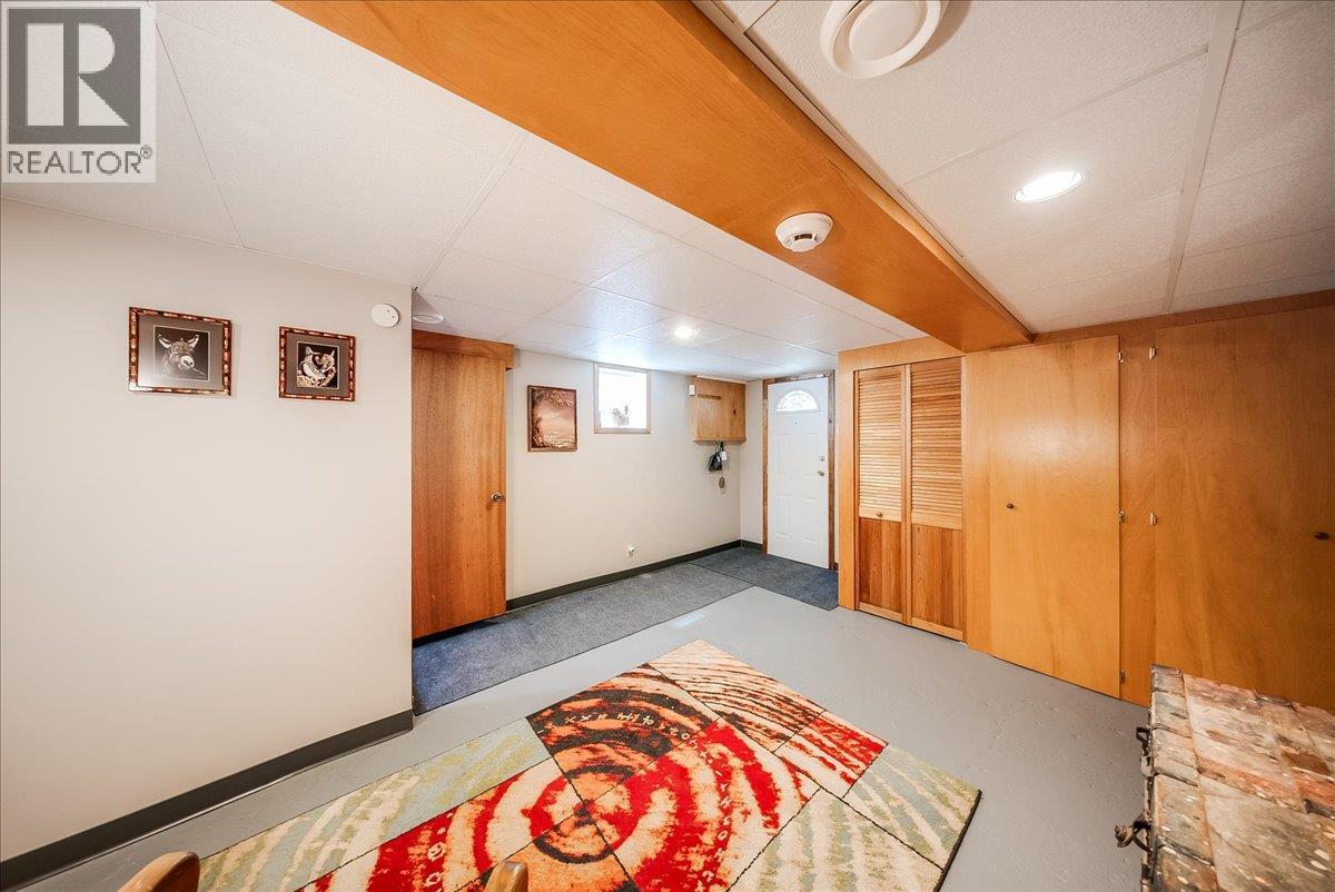 1239 Third Avenue, Trail