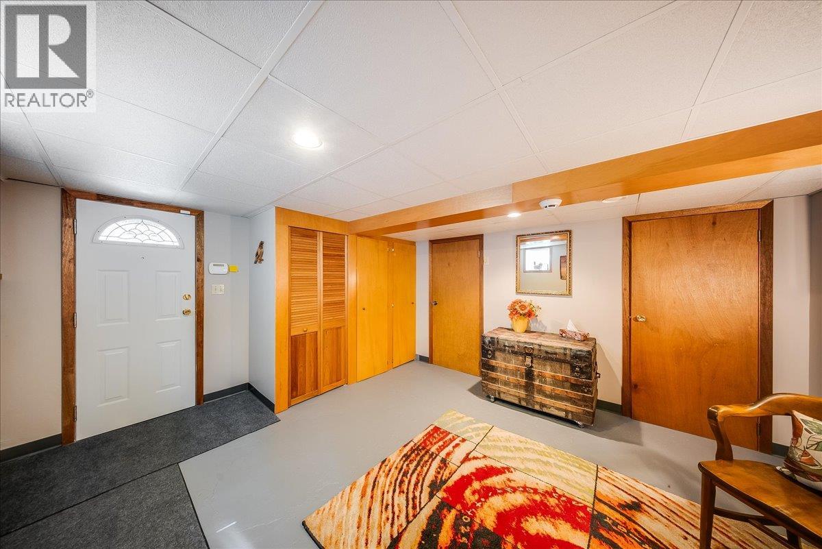 1239 Third Avenue, Trail