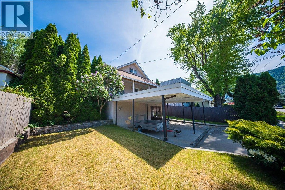1239 Third Avenue, Trail