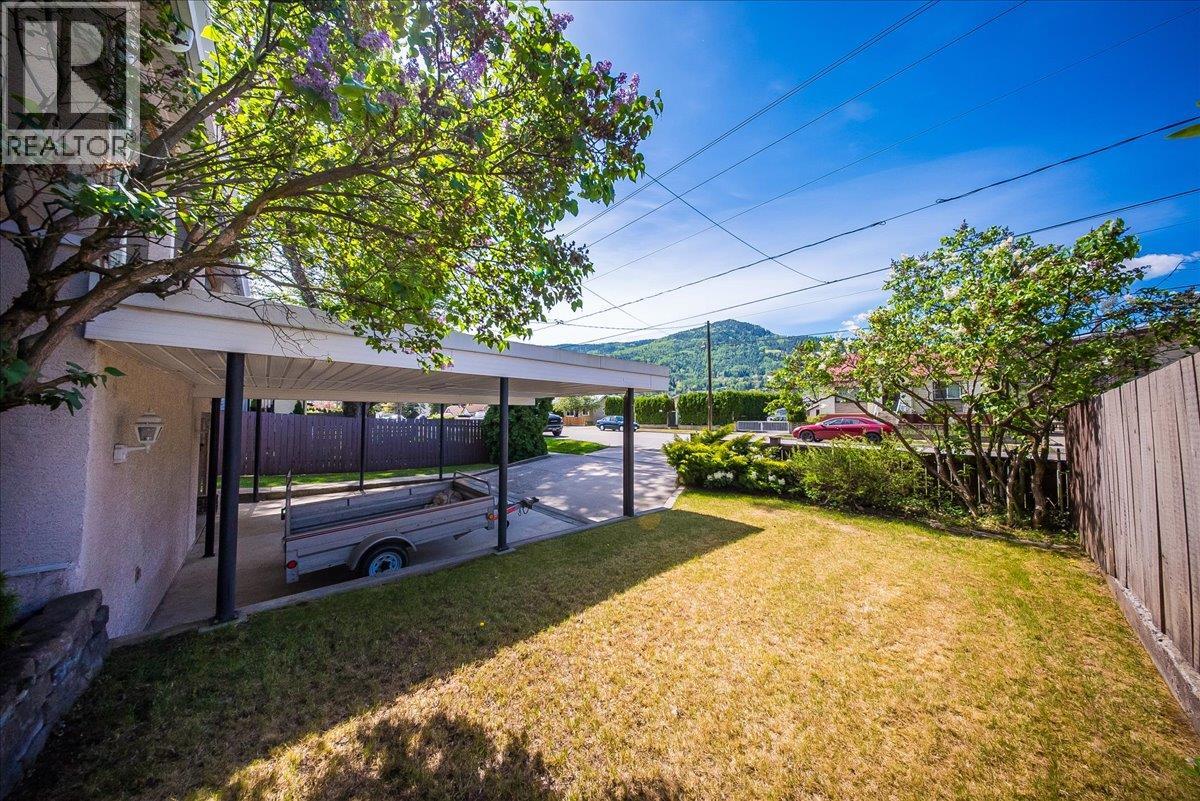 1239 Third Avenue, Trail