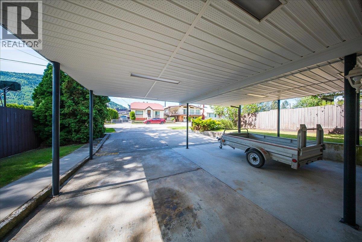 1239 Third Avenue, Trail