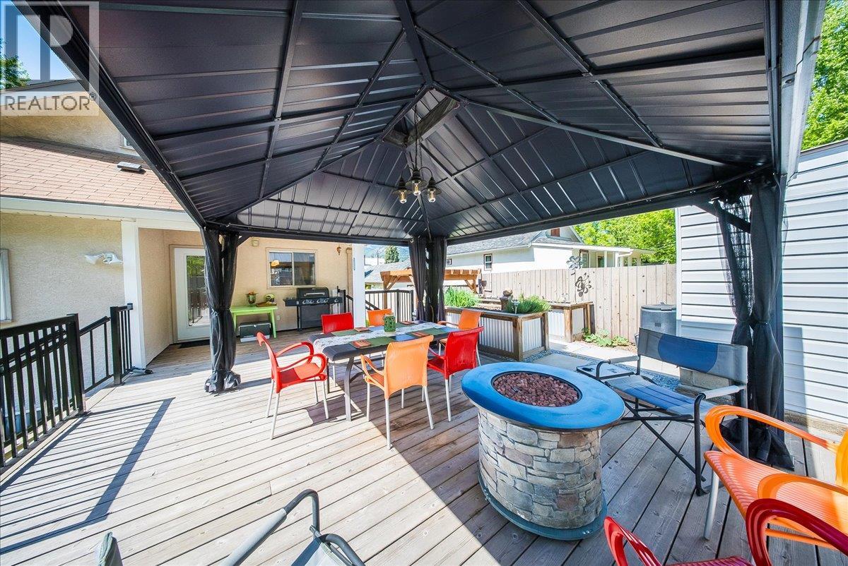 1239 Third Avenue, Trail