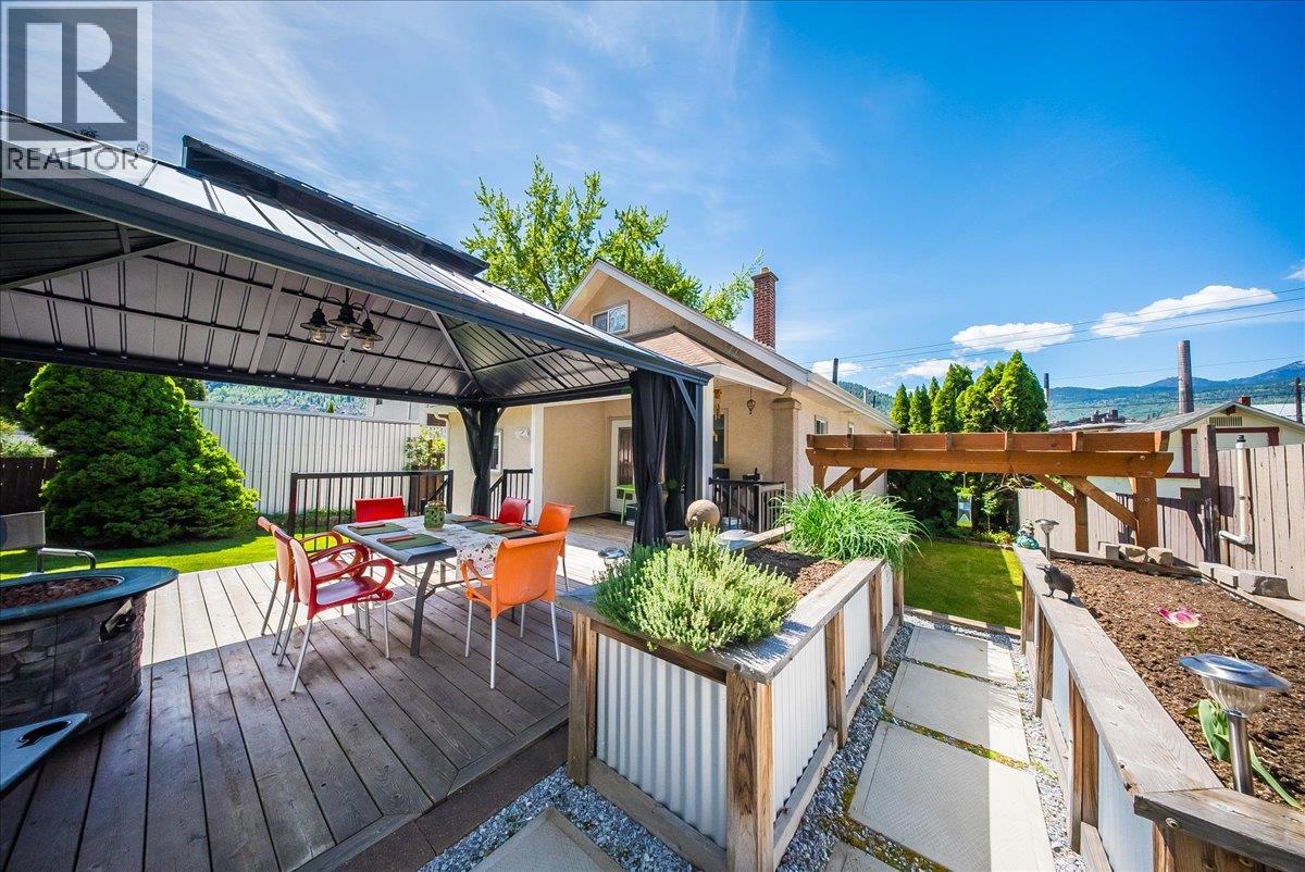 1239 Third Avenue, Trail