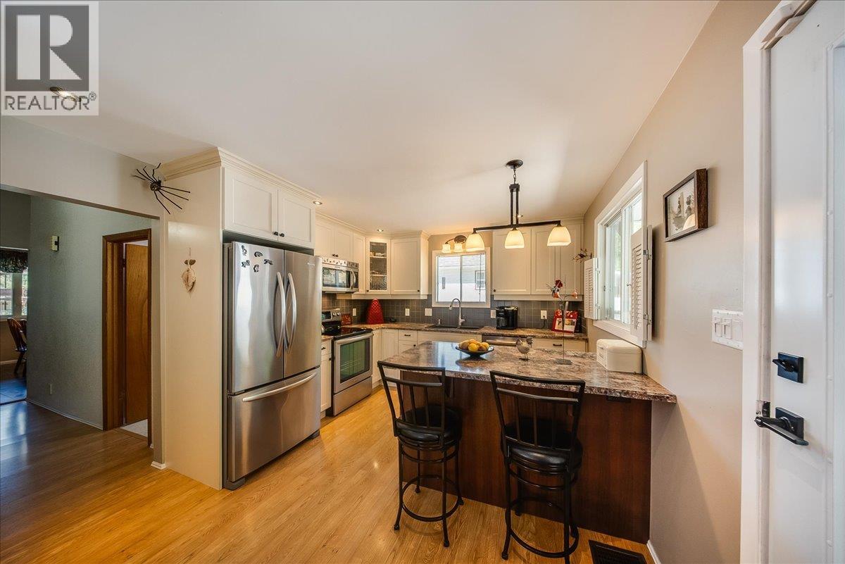 1239 Third Avenue, Trail