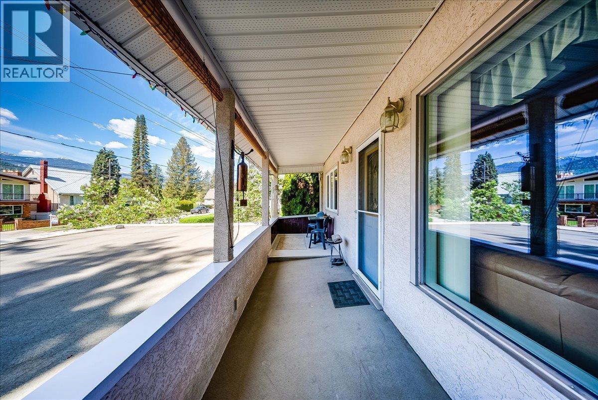 1239 Third Avenue, Trail