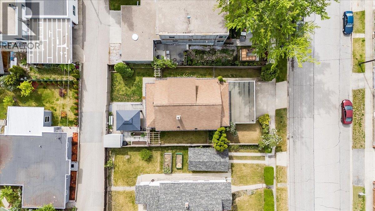1239 Third Avenue, Trail