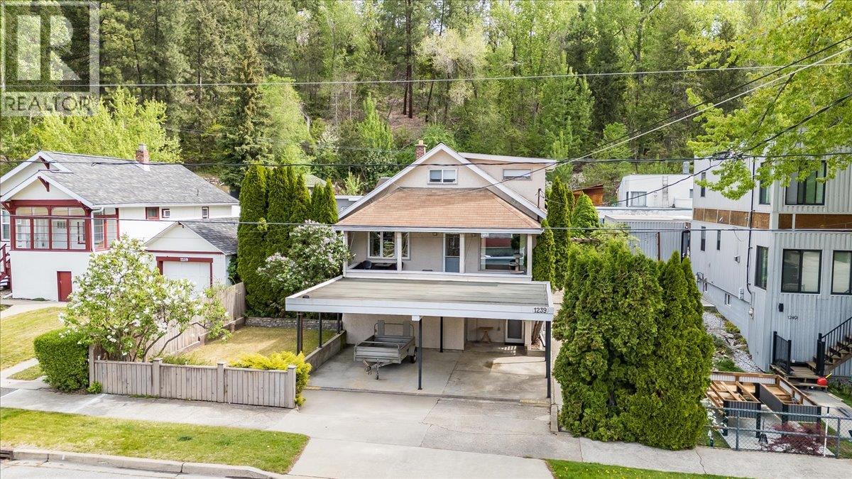1239 Third Avenue, Trail