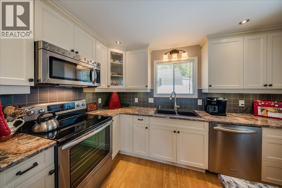 1239 Third Avenue, Trail