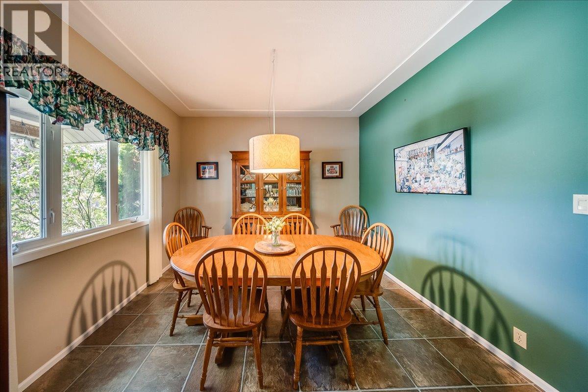 1239 Third Avenue, Trail