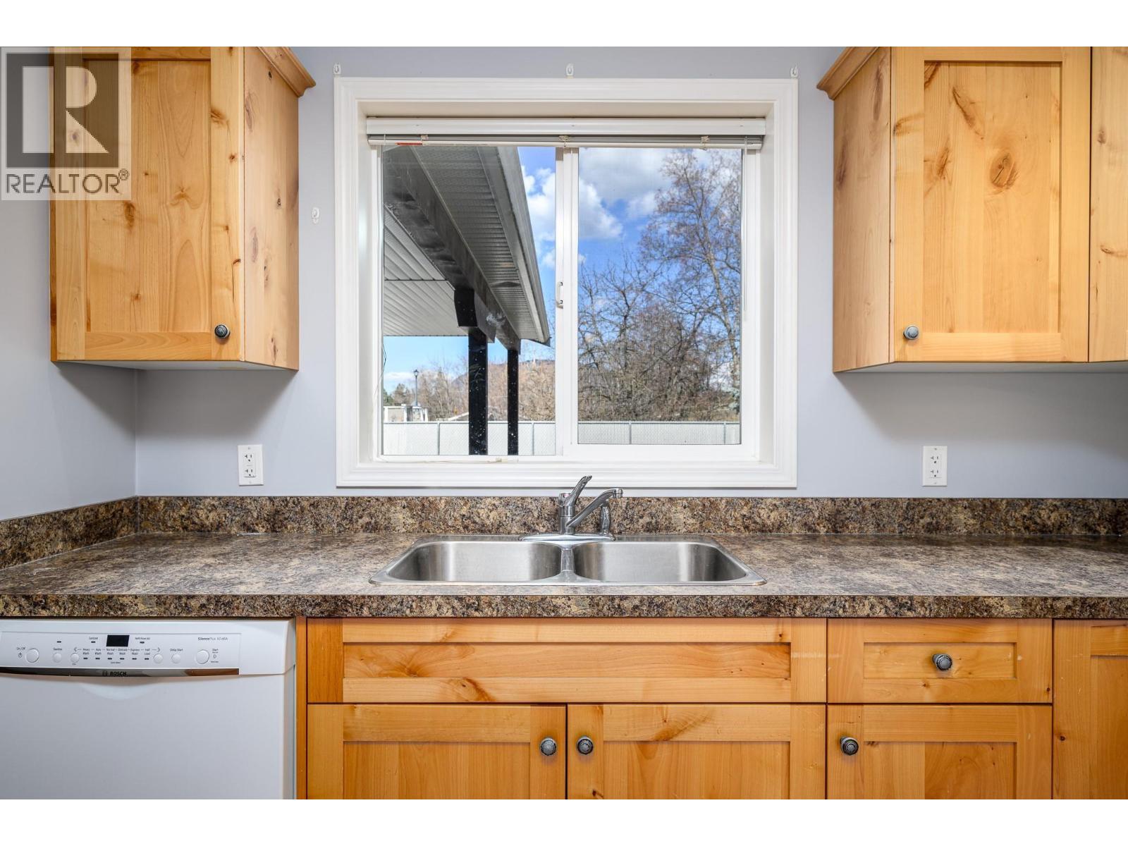 1-4 780 20 Street Northeast, Salmon Arm